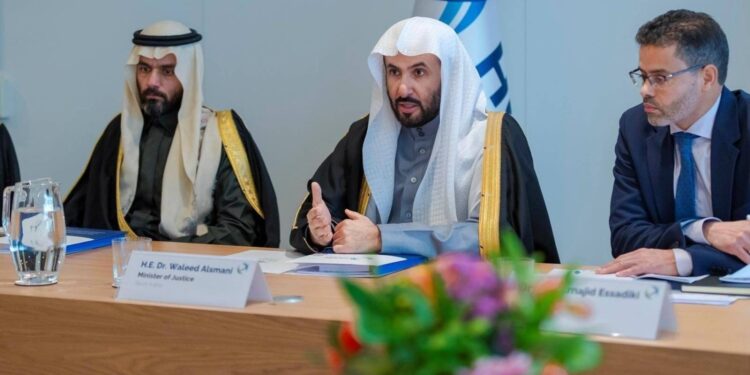 وزير العدل السعودي يبحث سبل تعزيز التعاون مع رئيس مؤتمر لاهاي