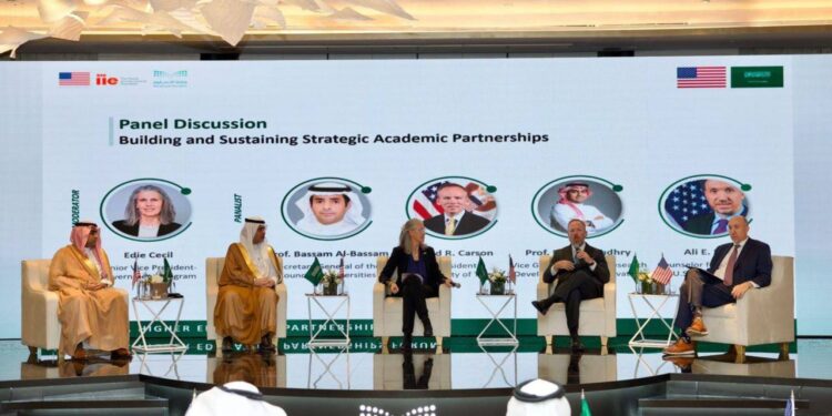 شراكة سعودية – أميركية لدعم تعليم اللغتين العربية والإنجليزية بين البلدين