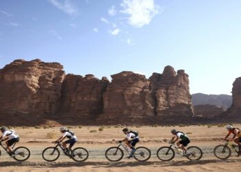 «ألعاب نيوم الشاطئية»: 242 دراجاً يُنهون سباق تيتان الصحراوي