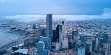 صفقات «جسري» السعودية تتخطى 9.3 مليار دولار تشمل استثمارات في التيتانيوم ورقائق الألمنيوم والزنك