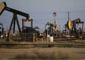 محللان: سعر النفط أدنى من قيمته الحقيقية