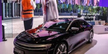 الرئيس التنفيذي لشركة "لوسيد غروب"