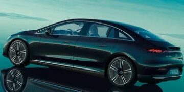 ثورة في عالم السيارات.. مرسيدس تخطط لاستخدام الطاقة الشمسية لتشغيل المركبات الكهربائية