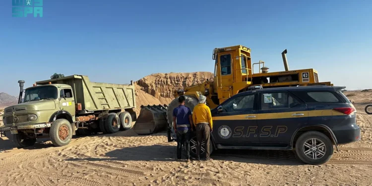 القوات الخاصة للأمن والحماية تضبط مخالفًا لنظام البيئة لاستغلاله الرواسب في منطقة تبوك