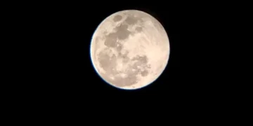 فلكية جدة : “القمر العملاق” يزين سماء المملكة مساء اليوم