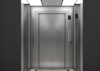 انفجار مخيف لبطارية إلكترونية في مصعد.. وخبراء يحذرون من خطورتها