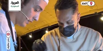 الشيف عبدالله الطويلعي والشيف التركي سيرهان يتعاونان في تقديم طبق عالمي