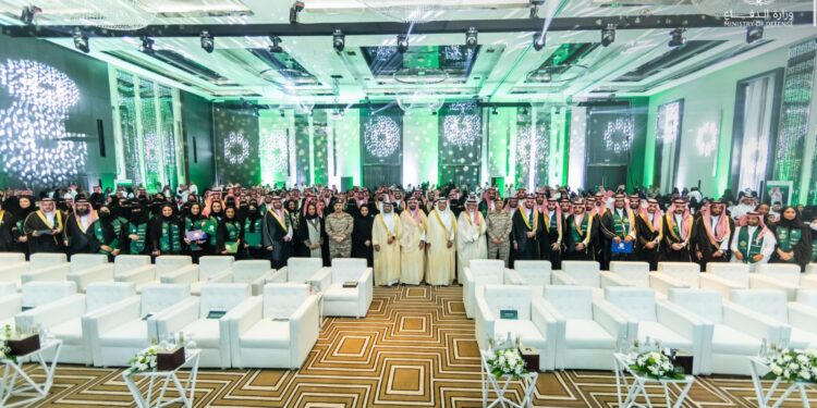 الخدمات الصحية بوزارة الدفاع تحتفي بتخريج متدربي البرامج المعتمدة من الهيئة السعودية للتخصصات الصحية والمبتعثين للخارج