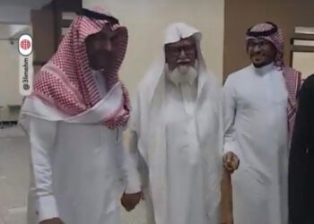 سعودي في الثمانينيات يخطف الأنظار أثناء مشاركته في اختبارات المرحلة الثانوية.. شاهد التفاصيل (فيديو)