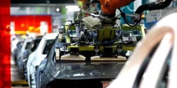 3.1 % من إجمالي القوى العاملة.. “شيفلر” لمكونات السيارات تشطب 4700 وظيفة بأوروبا