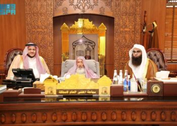 مفتي عام المملكة يشيد بجهود الشؤون الدينية بالمسجد النبوي والمسجد الحرام
