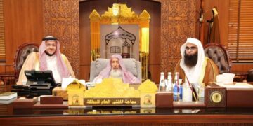 مفتي عام المملكة يشيد بجهود الشؤون الدينية بالمسجد النبوي والمسجد الحرام