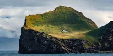 يبعد 94 ميلا عن أقرب مدينة مأهولة بالبشر.. تعرف على حكاية المنزل الأكثر انعزالاً بالعالم