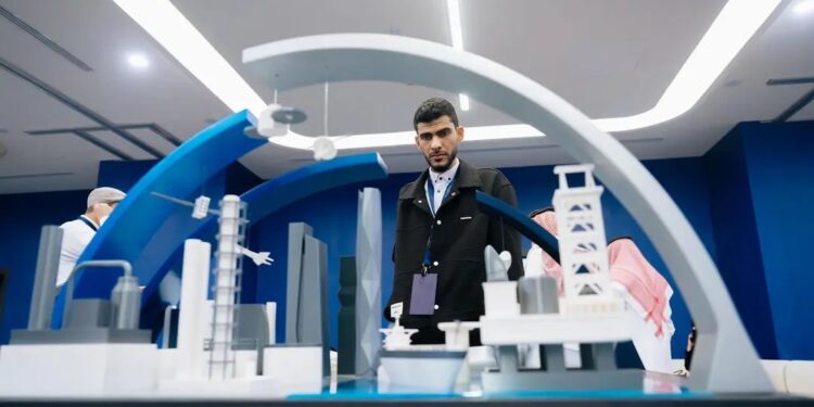 جمع 82 متحدثًا من حول العالم.. منتدى الشبكات غير الأرضية يسجل أرقاما قياسية