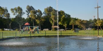 الأجواء المعتدلة بمتنزه الملك فهد بنجران تجذب المتنزهين