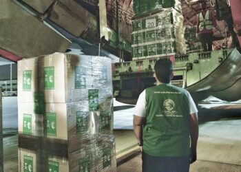 الجسر الجوي الإغاثي السعودي إلى لبنان يتواصل بمغادرة الطائرة الإغاثية الـ 21