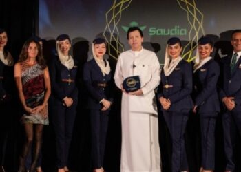 الخطوط السعودية تحصد جائزة عالمية كأفضل طاقم مقصورة