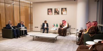 وزير الاقتصاد والتخطيط يلتقي وزير الاقتصاد والمالية الإيراني