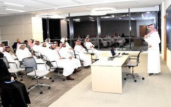 سفير المملكة لدى مصر يستقبل وفدًا من رجال أعمال الغرفة التجارية بمكة المكرمة