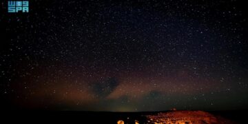 سماء منطقة الحدود الشمالية تشهد ظاهرة الشفق الفلكي الفريدة