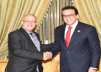 أثناء حفل استقبال بمقر القنصل العام بجدة عبدالغفار :يدعو الجالية المصرية بالسعودية لاستقطاب مزيد من الاستثمارات للسوق المصري