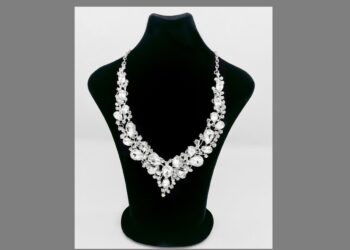 تعود للقرن الثامن عشر..  بيع قلادة من 500 ماسة مقابل 4,8 مليون دولار