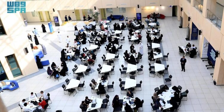 جامعة الإمام عبدالرحمن بن فيصل تختتم مسابقة كيميلثون بمشاركة 300 متخصص في الكيمياء