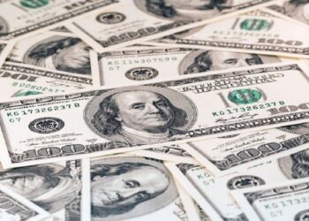 الدولار يرتفع وسط ترقب لقرارات بنك الاحتياطي الاتحادي