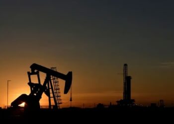 "الهدنة" قللت من المخاطر..41 محللاً يتوقعون متوسط أسعار النفط في 2025!