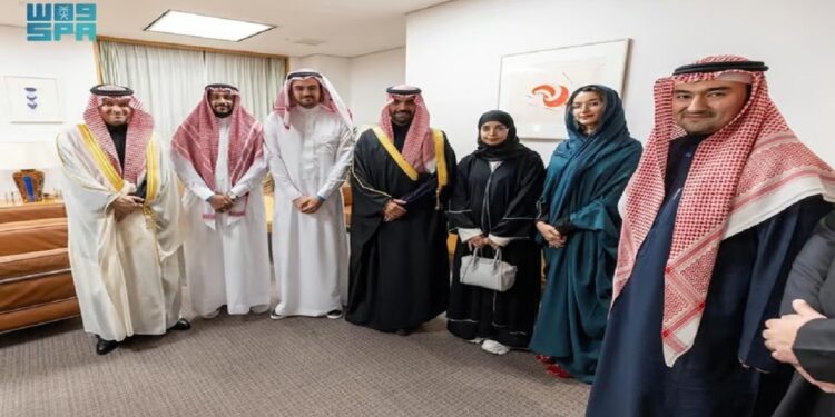 وزير الثقافة يلتقي مبتعثي "أسس صناعة المانجا" في اليابان ويؤكد أهمية التأهيل العلمي والأكاديمي