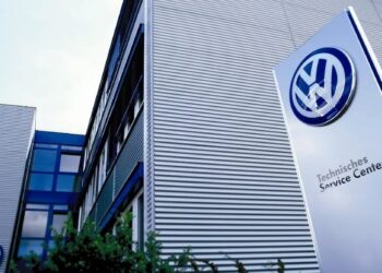 فلوكس فاجن الألمانية تبحث تسريح العمال وإغلاق بعض المصانع لخفض التكاليف