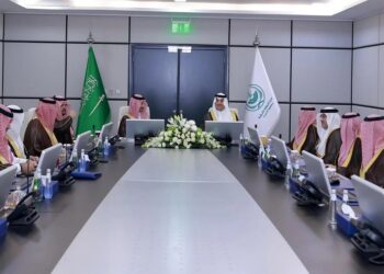 محافظ الأحساء ووزير السياحة يستعرضان جهود منظومة السياحة في المحافظة