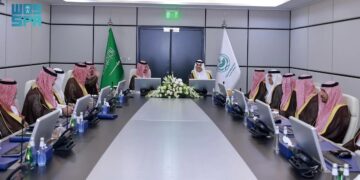 محافظ الأحساء ووزير السياحة يستعرضان جهود منظومة السياحة في المحافظة