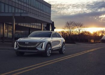 تصل سرعتها القصوى إلى 210 كم بالساعة.. كاديلاك تطلق سيارة “لايرك” الكهربائية