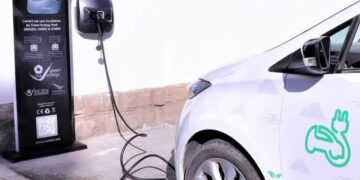 خبراء يحذرون من بطارية بادىء الدوران في السيارات الكهربائية خلال الشتاء