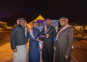 وزير السياحة يدشن شركة رملة للرحلات السياحية والمنتجعات البرية في حائل