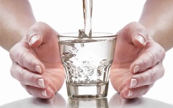 أَكثر من شرب الماء وابتعد عن التدخين.. نصائح ثمينة من “فهد الطبية” للسيطرة على ضغط الدم