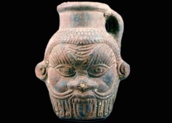 يعود للمصريين القدماء.. العثور على مادة غريبة في إناء أثري عمره 2200 عام