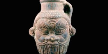 يعود للمصريين القدماء.. العثور على مادة غريبة في إناء أثري عمره 2200 عام