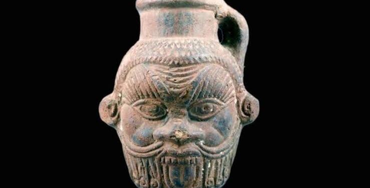 يعود للمصريين القدماء.. العثور على مادة غريبة في إناء أثري عمره 2200 عام