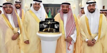 أمير نجران يُدشن عددًا من المشروعات البلدية ويضع حجر الأساس لمشاريع استثمارية بالمنطقة