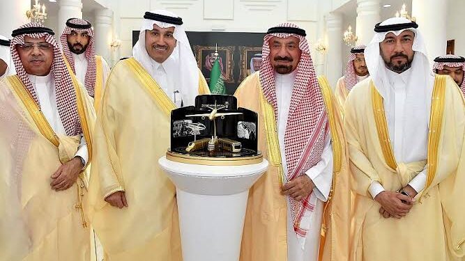 أمير نجران يُدشن عددًا من المشروعات البلدية ويضع حجر الأساس لمشاريع استثمارية بالمنطقة