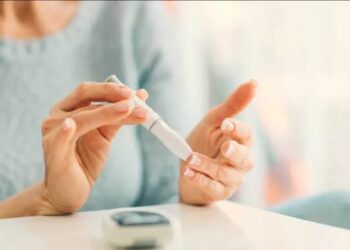 كيف تسيطر على مرض السكري وتحمي نفسك من مضاعفاته؟.. التزم بهذه النصائح