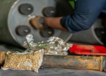 "الزكاة و الضريبة " تُحبط تهريب أكثر من 480 ألف حبة "كبتاجون" في منفذي جسر الملك فهد وميناء ضباء