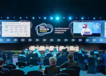 "الجيومكانية" تُشارك في قمة "GEO WORLD" بدبي.. وتستعرض تجاربها المحلية والعالمية