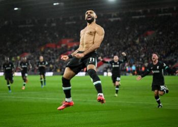 صلاح يقود ليفربول لفوز صعب أمام ساوثهامبتون