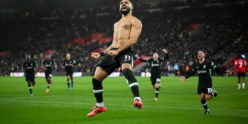 صلاح يقود ليفربول لفوز صعب أمام ساوثهامبتون
