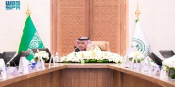 أمير الباحة يستعرض المشروعات التعليمية بالمنطقة