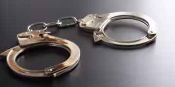 الإيقاع بـ"باكستاني" يروّج الشبو في جدة وضبط مخالف "إثيوبي" يهرّب القات في عسير