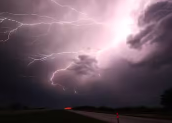 "منخفض محمّل بالأمطار يؤثر في 5 دول" ويضرب موعدًا مع هذه المنطقة بالمملكة